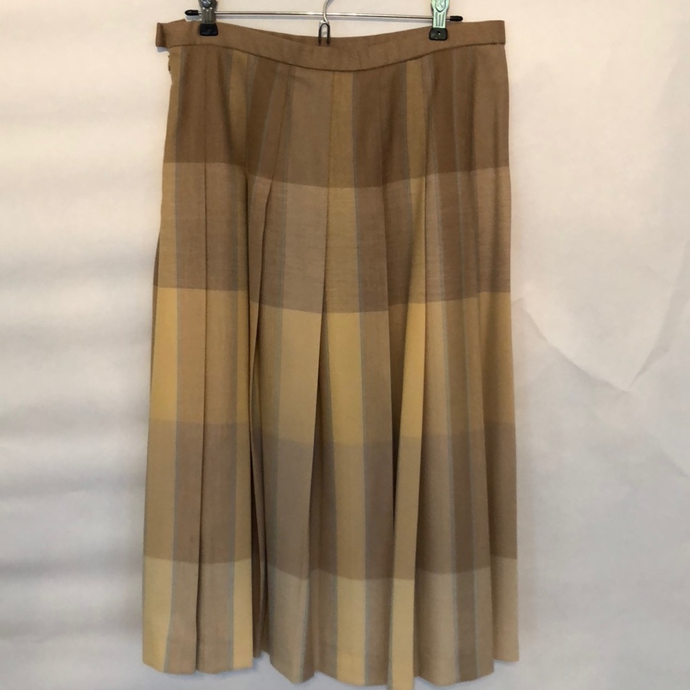 Wool pleated skirt